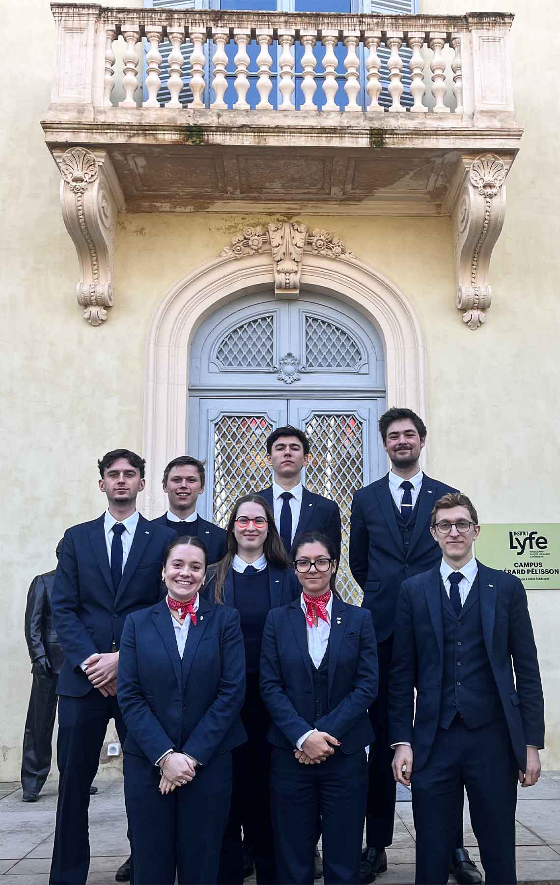 Étudiants Institut Lyfe - Nothing Strange